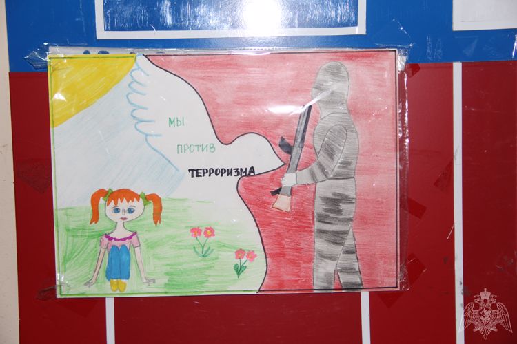 Дети сотрудников Тюменского ОМОН организовали выставку «Мы против терроризма»