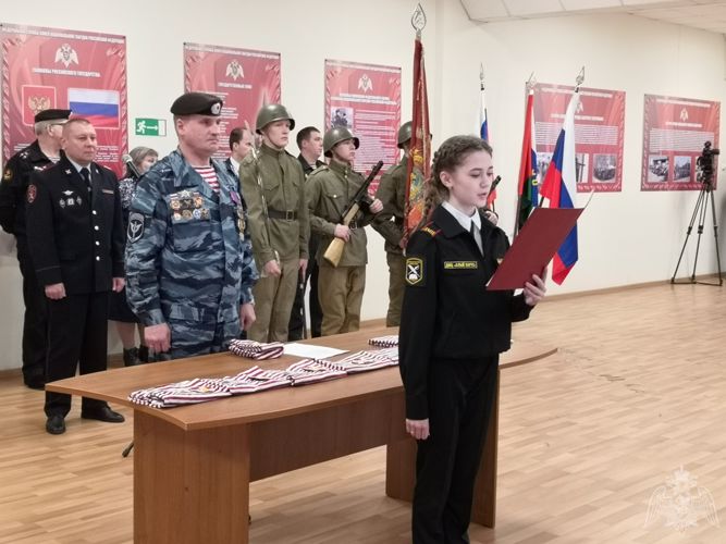 Юные тюменцы впервые приняли кадетскую клятву Росгвардии  (фото, видео)