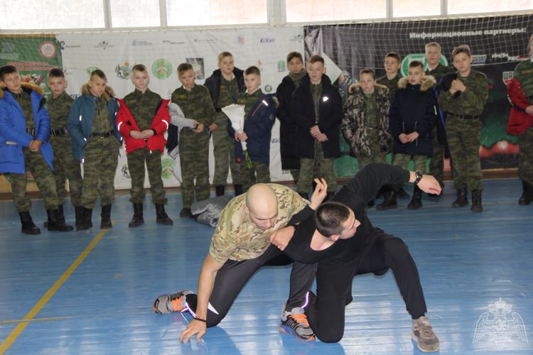 Тюменские кадеты почтили память героев Тюменского ОМОН