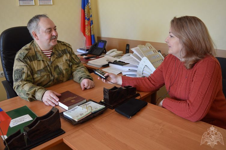 Кинологи Уральского округа Росгвардии рассказали журналистам о своей службе
