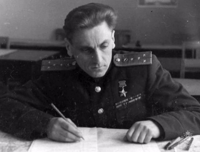 Герой Советского Союза Михаил Ашик принимает поздравления с  95-летием 