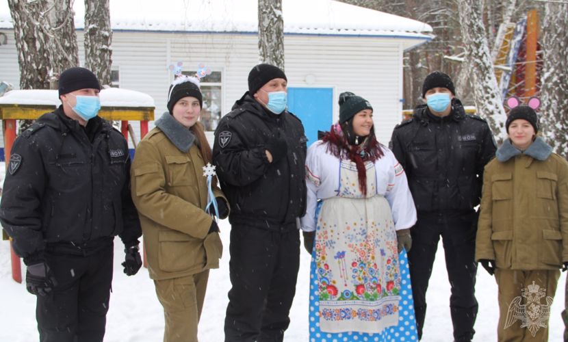 «Спецоперация «Новый год». В Тюмени для кадетов Росгвардии устроили сказочный квест (видео)