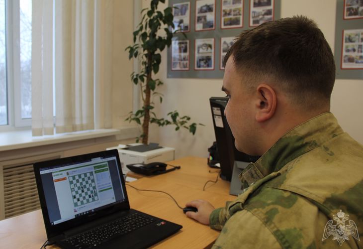 В Тюмени офицеры Росгвардии провели для кадет мастер-класс и шахматный онлайн-турнир