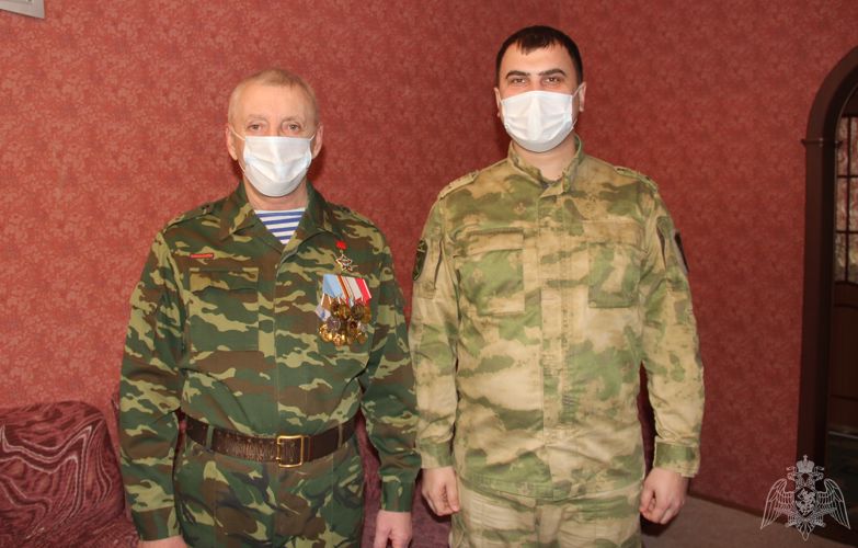 В Тюмени представители Росгвардии поздравили воинов – интернационалистов и почтили память погибших в афганской войне