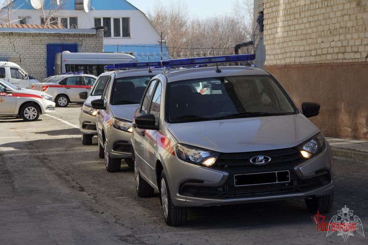 В Тюмени сотрудникам Росгвардии вручены ключи от новых патрульных автомобилей