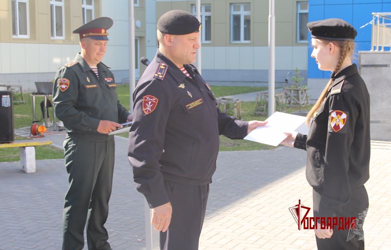 В Тюмени кадетам Росгвардии вручены свидетельства об окончании программы «Добровольная подготовка к военной службе»