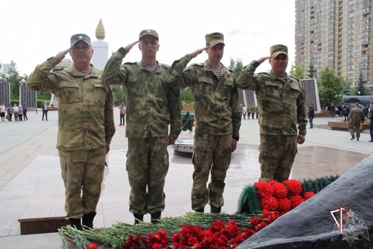 В Тюмени представители Росгвардии участвуют в мероприятиях, приуроченных ко Дню памяти и скорби