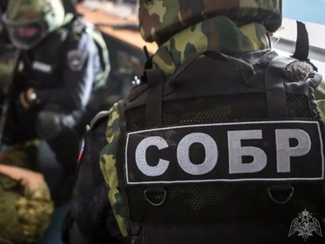 В Тюмени сотрудники СОБР Росгвардии обезвредили мужчину, захватившего заложников в отделении Сбербанка