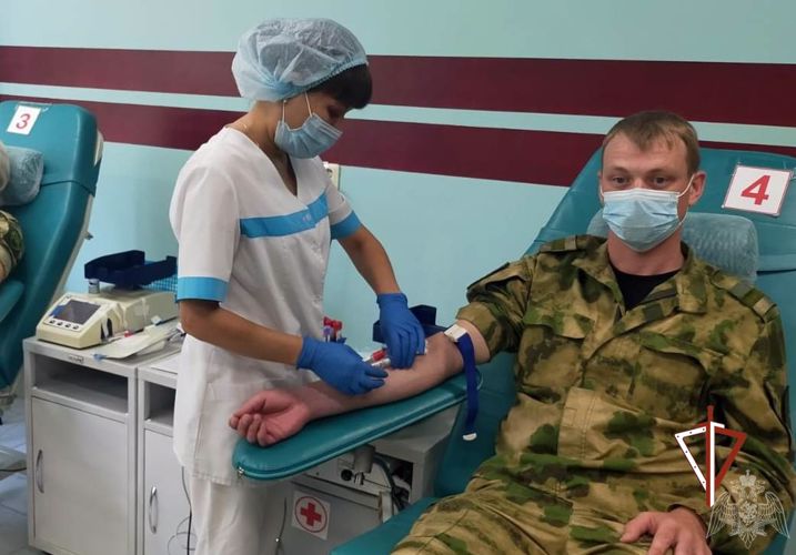 Донорскую акцию Росгвардии «От сердца к сердцу» поддержали сотрудники ведомства в Тюмени