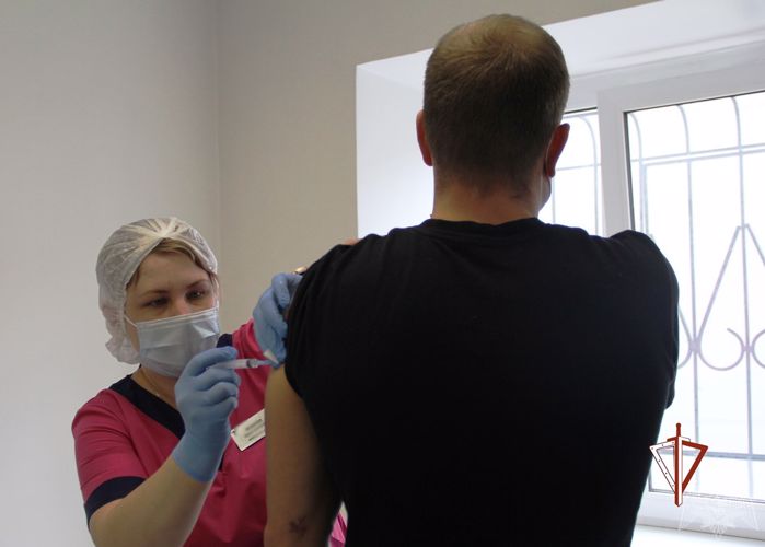 Более 1100 росгвардейцев приняло участие в прививочной кампании от коронавирусной инфекции в Тюменской области