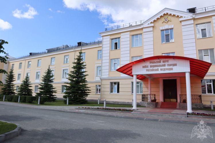 Командующий Уральским округом Росгвардии поздравил ветеранов службы, труда, фронтовиков с Международным днем пожилых людей