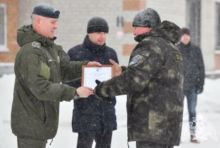 Бойцы тюменских ОМОН и СОБР, ветераны спецназа встретились с Героем России Александром Головашкиным