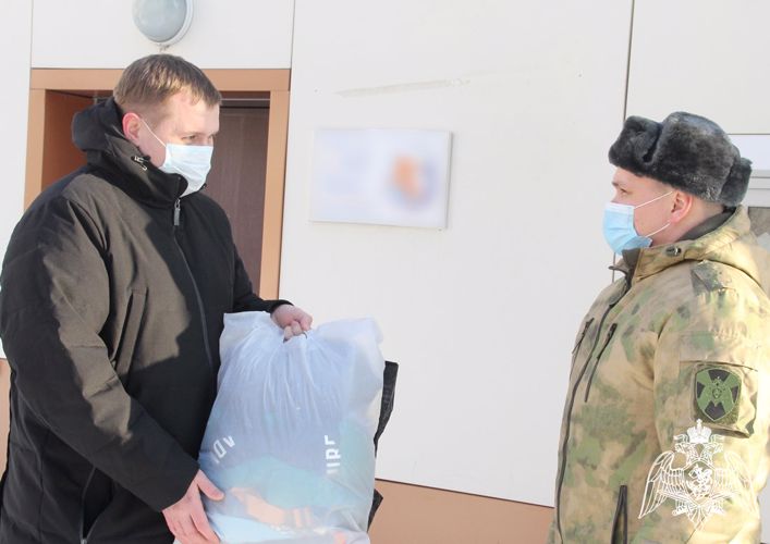 Сотрудники Росгвардии оказали помощь детскому социальному центру в Тюмени