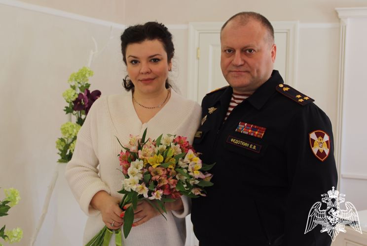 Накануне 8 марта весенние комплименты от Росгвардии подарили женщинам Тюмени