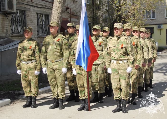 Росгвардия поздравила персональными парадами ветеранов в Тюмени 