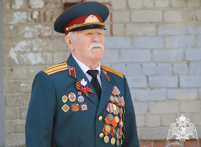 Росгвардия поздравила персональными парадами ветеранов в Тюмени 