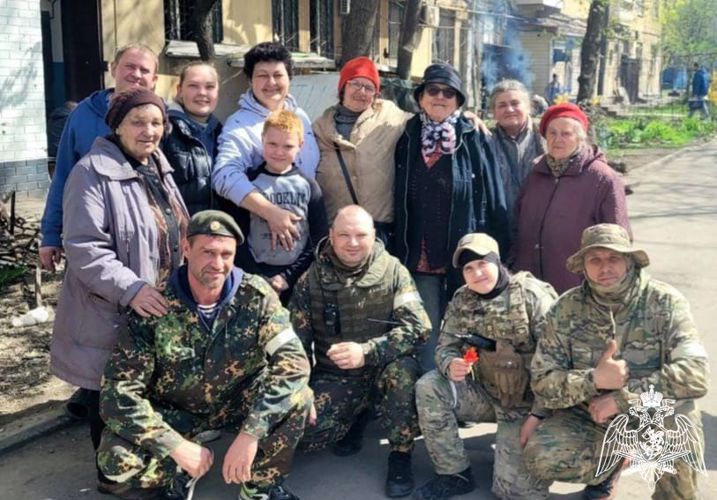 Ветераны Росгвардии доставили гуманитарную помощь жителям и защитникам Донбасса (видео)