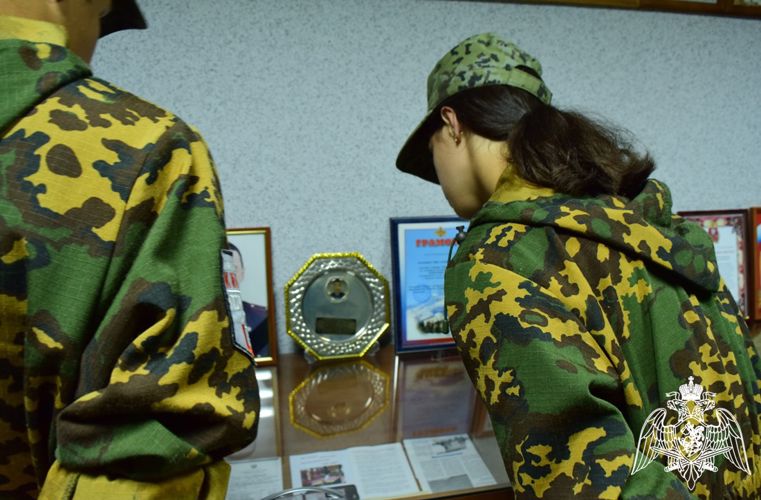 Спецназ Росгвардии показал подросткам из ЛНР работу штурмовых групп в Тюмени