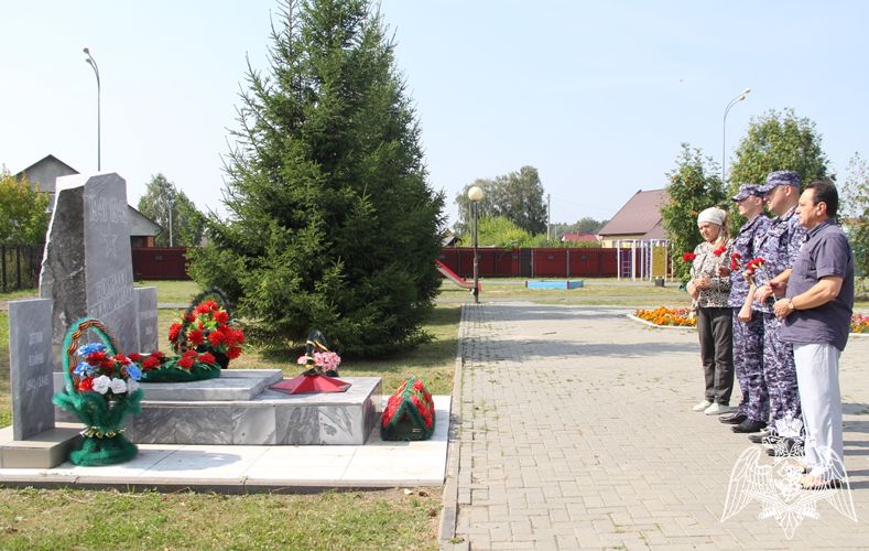Росгвардейцы облагородили места захоронения участников Великой Отечественной войны в Тюменской области