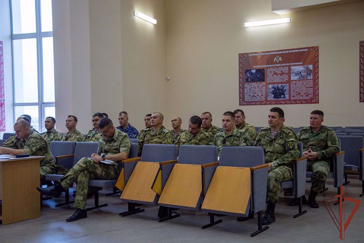 В Уральском округе Росгвардии прошли учебные сборы начальников автомобильных и автобронетанковых служб