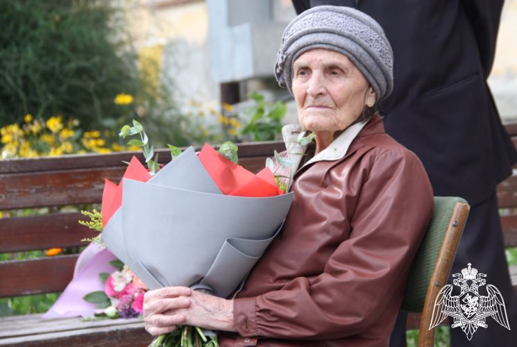 Со 100-летним юбилеем поздравили росгвардейцы тюменского ветерана Великой Отечественной войны (видео)