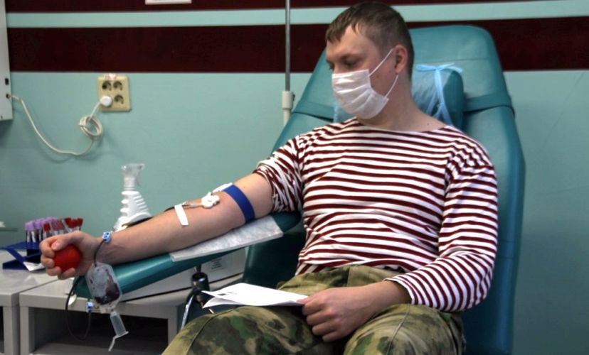 Росгвардейцы пополнили банк крови медицинских учреждений в Тюмени