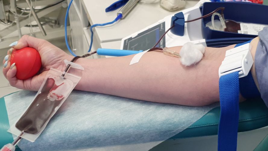 Росгвардейцы пополнили банк крови медицинских учреждений в Тюмени