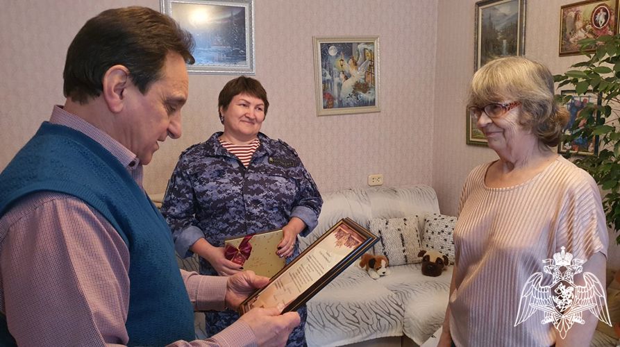 Начальник территориального управления Росгвардии и офицеры поздравили тюменского ветерана службы с 70-летним юбилеем 