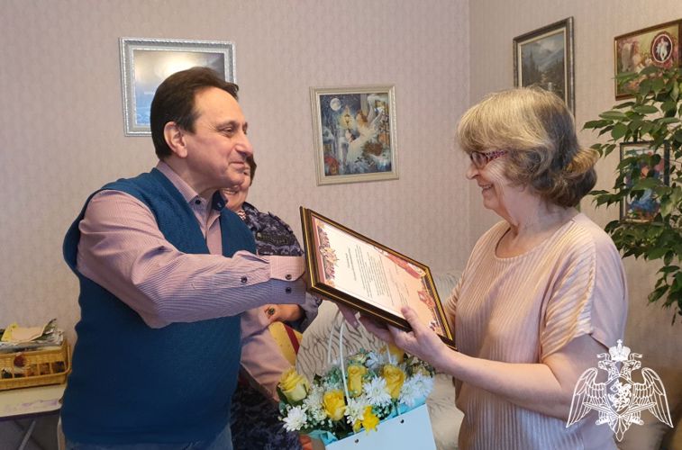 Начальник территориального управления Росгвардии и офицеры поздравили тюменского ветерана службы с 70-летним юбилеем 