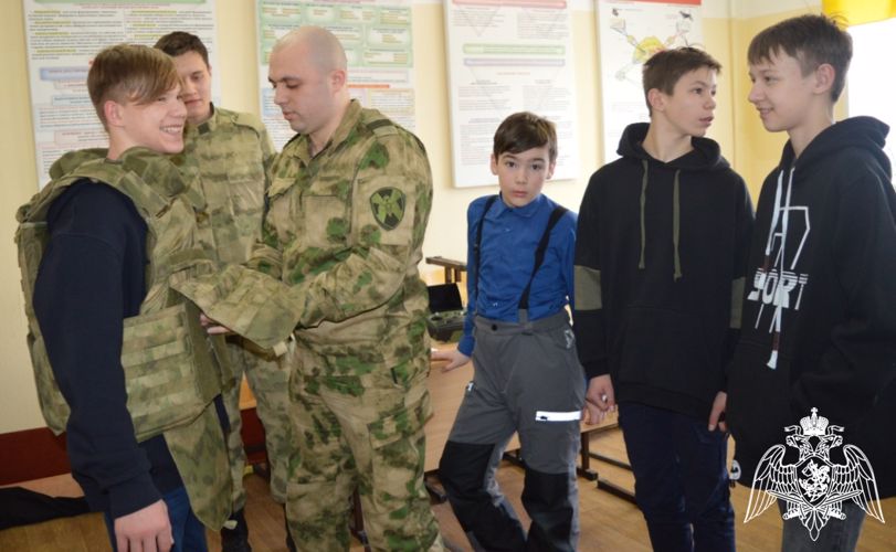 Патриотические мероприятия в рамках «Недели мужества» проводят росгвардейцы в Тюменской области
