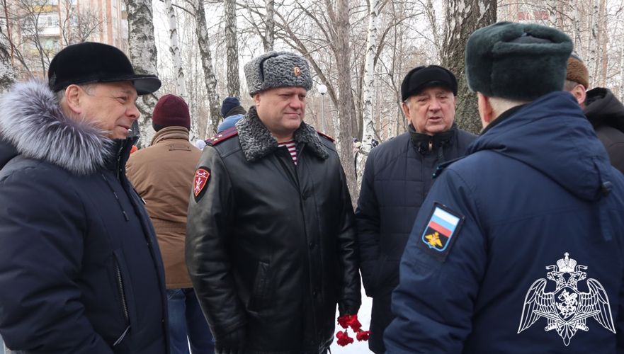 Начальник территориального управления Росгвардии, ветераны и личный состав ведомства в Тюменской области поздравили ветеранов боевых действий и почтили память погибших в афганской войне