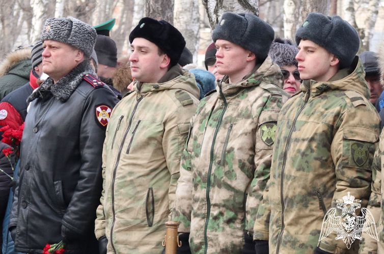 Начальник территориального управления Росгвардии, ветераны и личный состав ведомства в Тюменской области поздравили ветеранов боевых действий и почтили память погибших в афганской войне