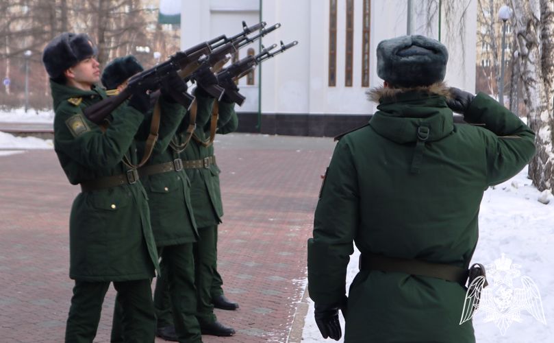 Начальник территориального управления Росгвардии, ветераны и личный состав ведомства в Тюменской области поздравили ветеранов боевых действий и почтили память погибших в афганской войне