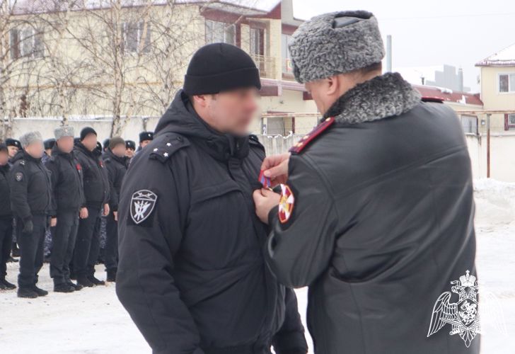 Государственные награды вручены сотрудникам тюменских спецподразделений Росгвардии 