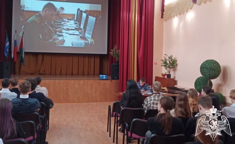 С высшими учебными заведениями и профессиями Росгвардии знакомятся тюменские старшеклассники