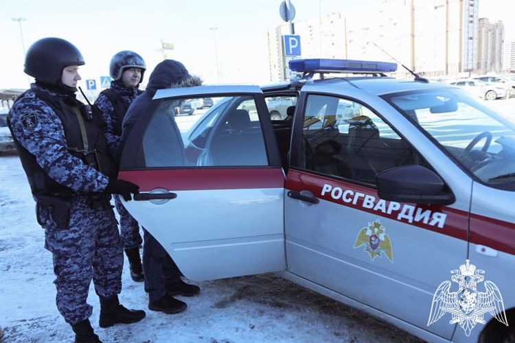 Росгвардейцы пресекли кражи в крупных торговых центрах Тюмени