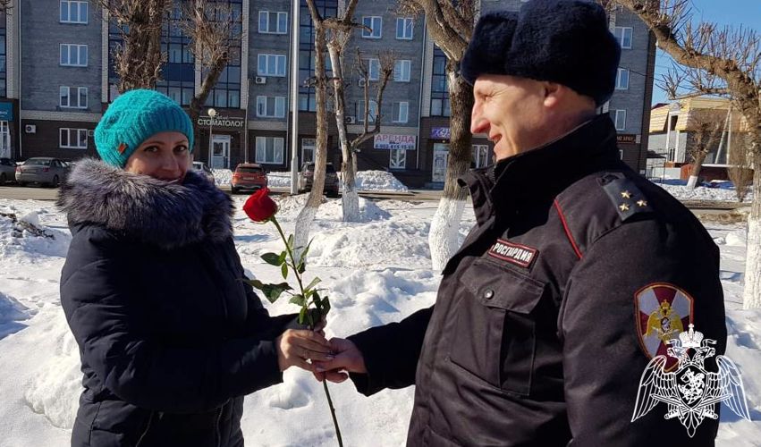 Традиционная ведомственная акция «Весенний комплимент от Росгвардии» проходит в Тюменской области