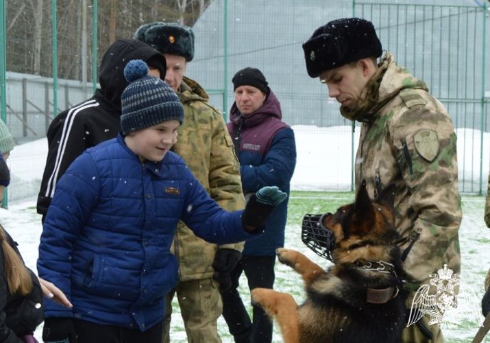Патриотические мероприятия для  тюменских школьников проводят  офицеры Росгвардии