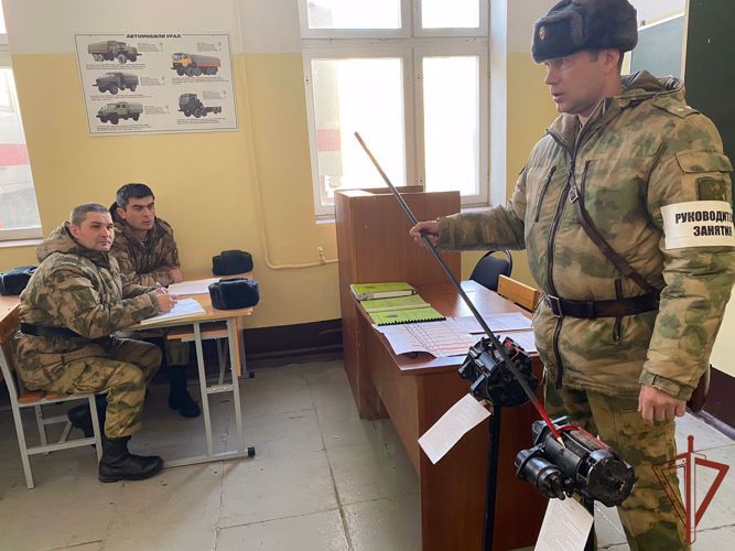 Перевод вооружения, военной и специальной техники на летний период эксплуатации начался в Уральском округе Росгвардии