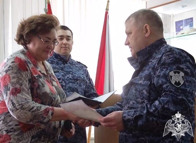 Начальник Управления Росгвардии по Тюменской области и росгвардейцы поздравили женщин с Международным женским днём