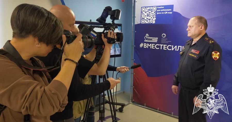 Росгвардия в Тюмени стала соорганизатором мультимедийного фото-проекта «#ВместеСильнее»