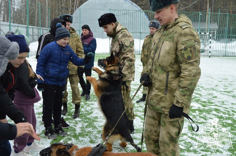 Патриотические мероприятия для  тюменских школьников проводят  офицеры Росгвардии