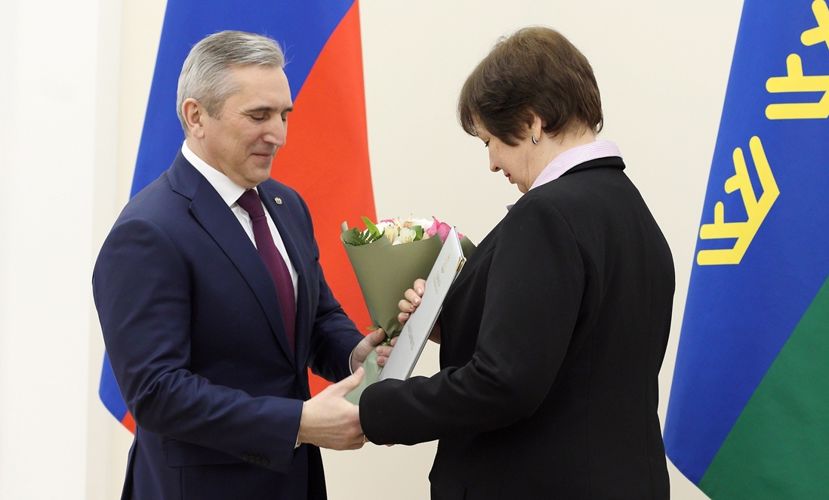 Губернатор Тюменской области поощрил работниц Росгвардии в Международный женский день