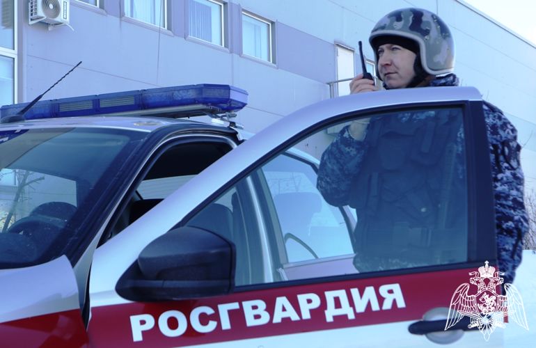 В Тюмени росгвардейцы оказали содействие МЧС при ликвидации возгорания в жилом доме