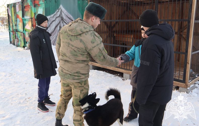 Кинологи Росгвардии провели тематическую встречу с ребятами из детского дома