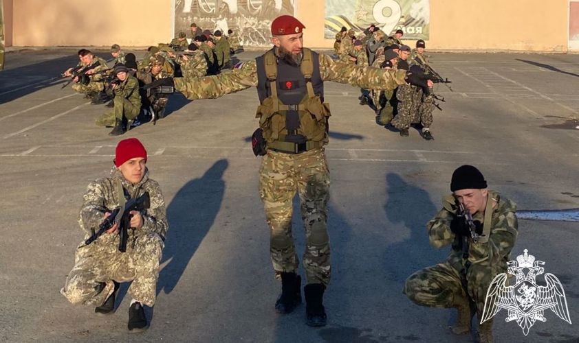 Ветераны Росгвардии организовали для тюменских школьников военно-спортивное мероприятие