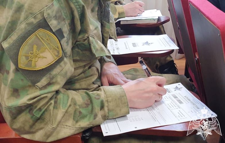 Более 200 росгвардейцев и кадет написали «Диктант Победы» в Тюменской области
