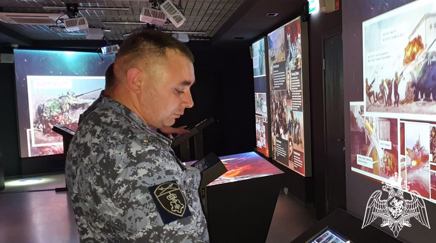 Росгвардейцы в Тюмени приняли участие в открытии всероссийской выставки «Герои спецоперации в графических новеллах»