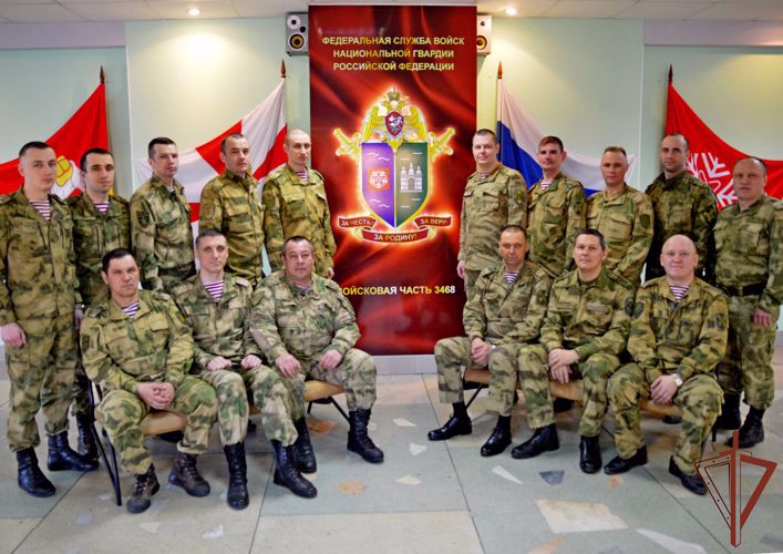 Сбор со специалистами РХБ защиты прошел в Уральском округе Росгвардии
