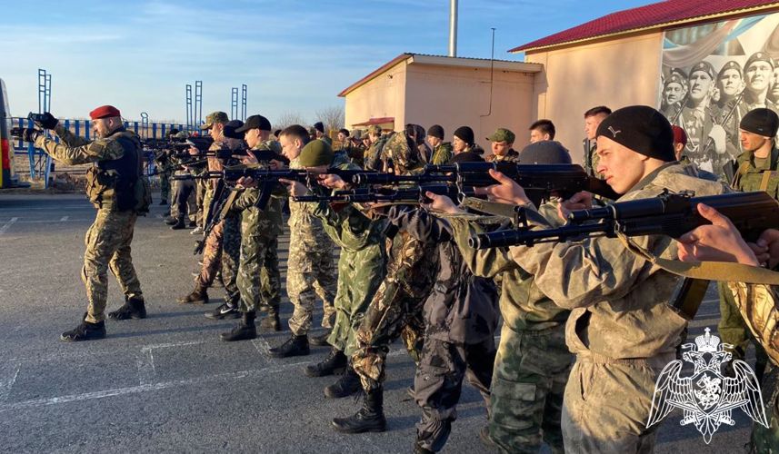Ветераны Росгвардии организовали для тюменских школьников военно-спортивное мероприятие